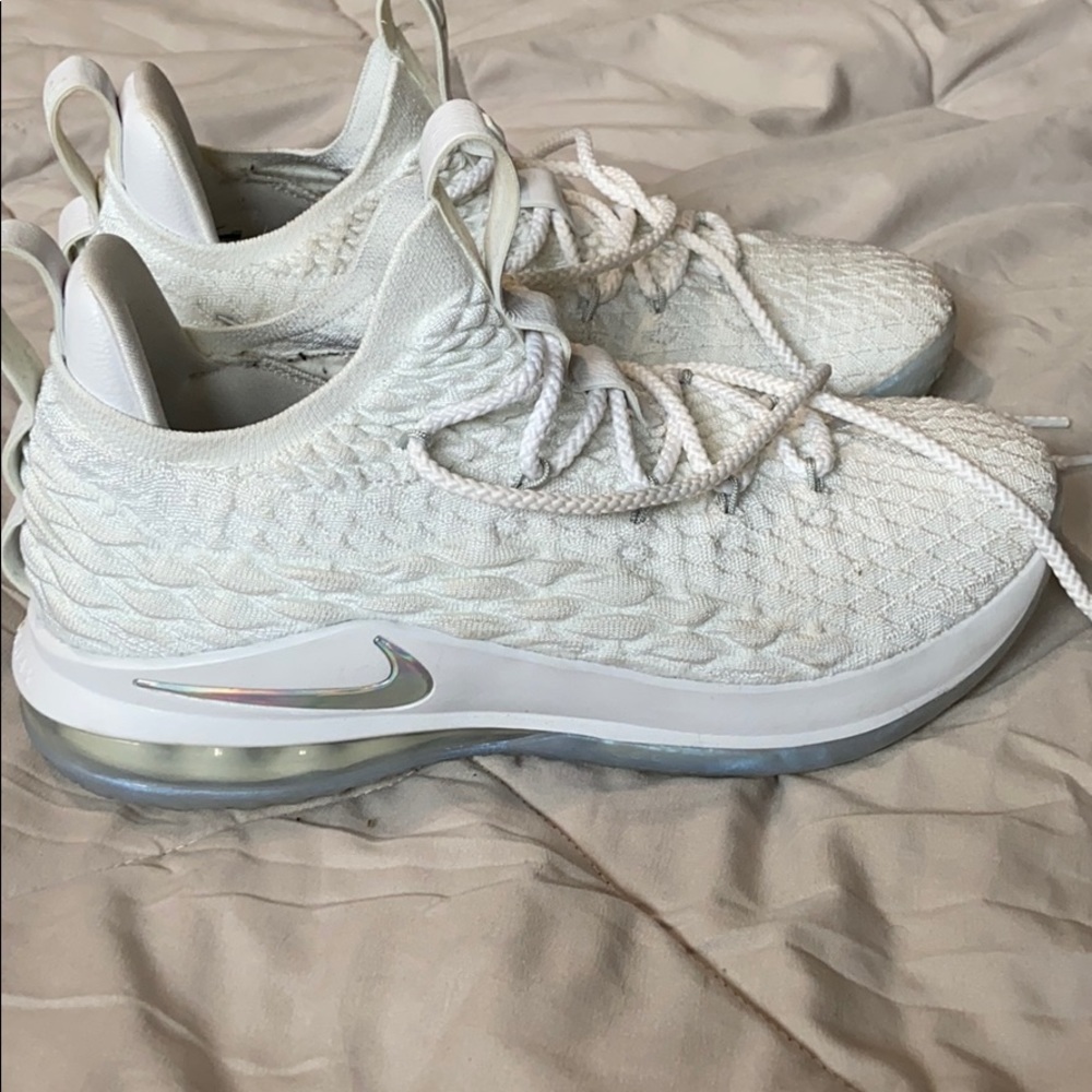 Nike Lebron 15 Low “Aurora” Men’s Basketball Shoe